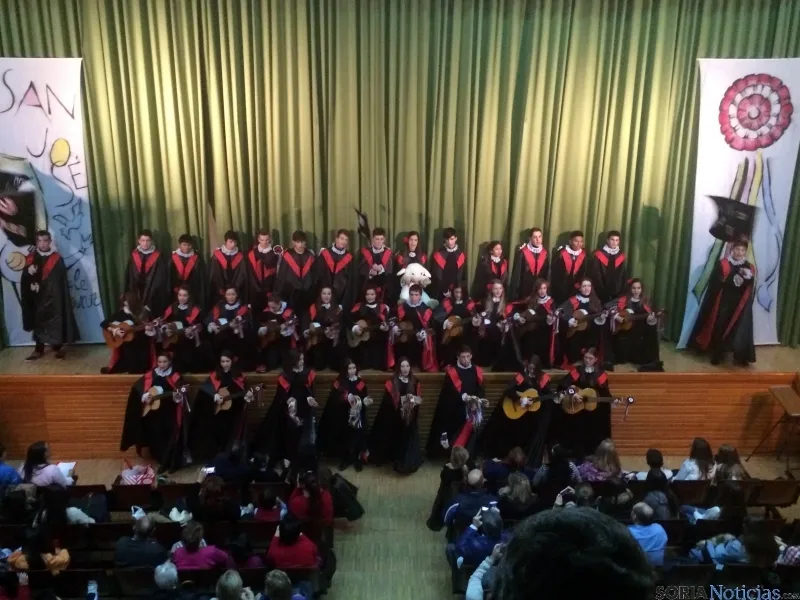 El colegio celebra diversas actividades.