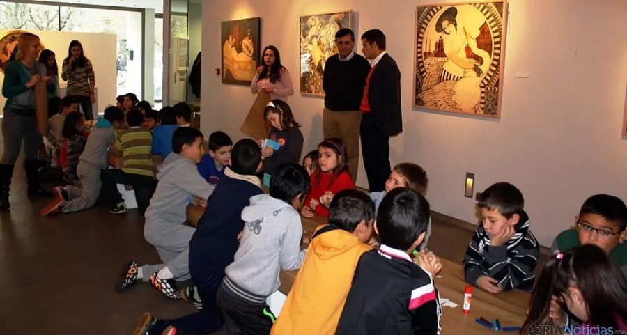 Niños en uno de los talleres celebrados en la galería capitalina. / Dip.