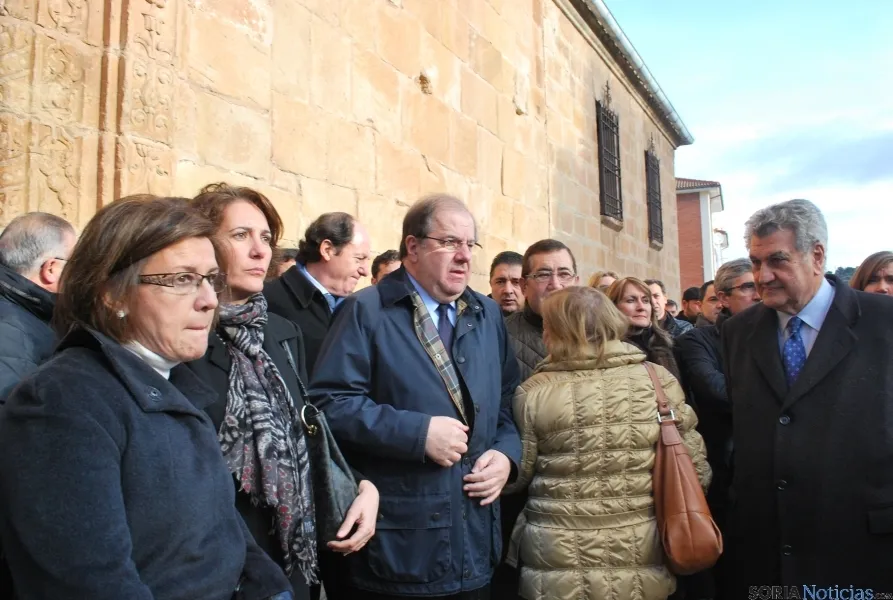 Imágenes del funeral por Canto Benito este lunes. / SN