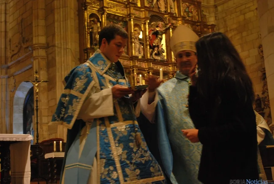 Diversos instantes de la ceremonia de ordenación. / SN