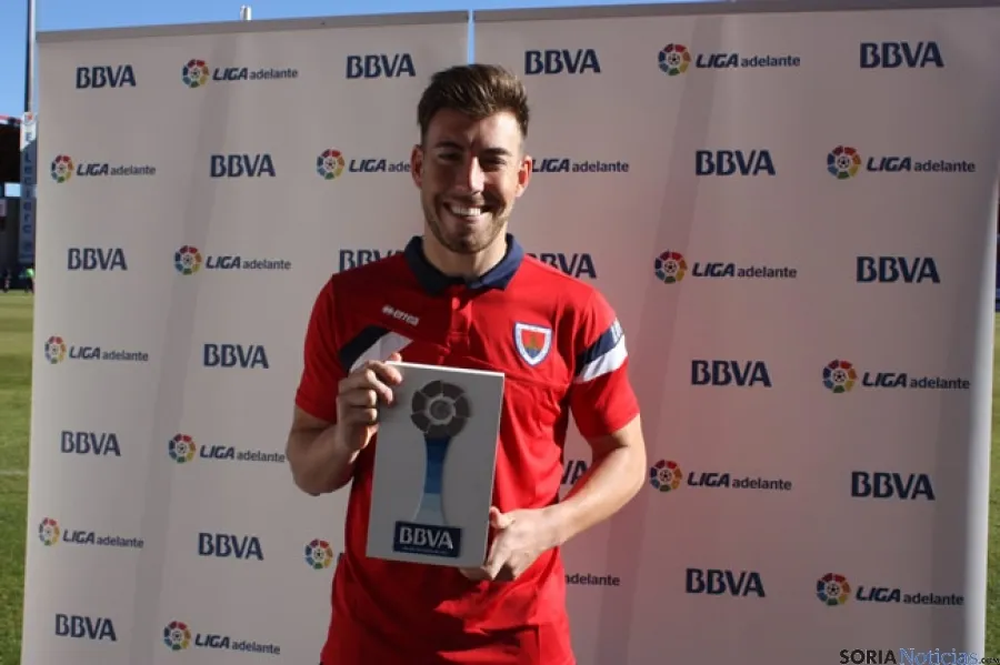 Enrich recibe su trofeo