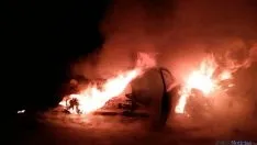 Los bomberos de Ólvega en las labores de extinción. 