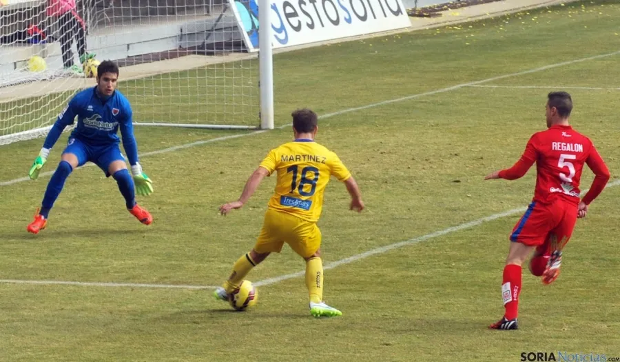 Distintos lances del partido. / SN