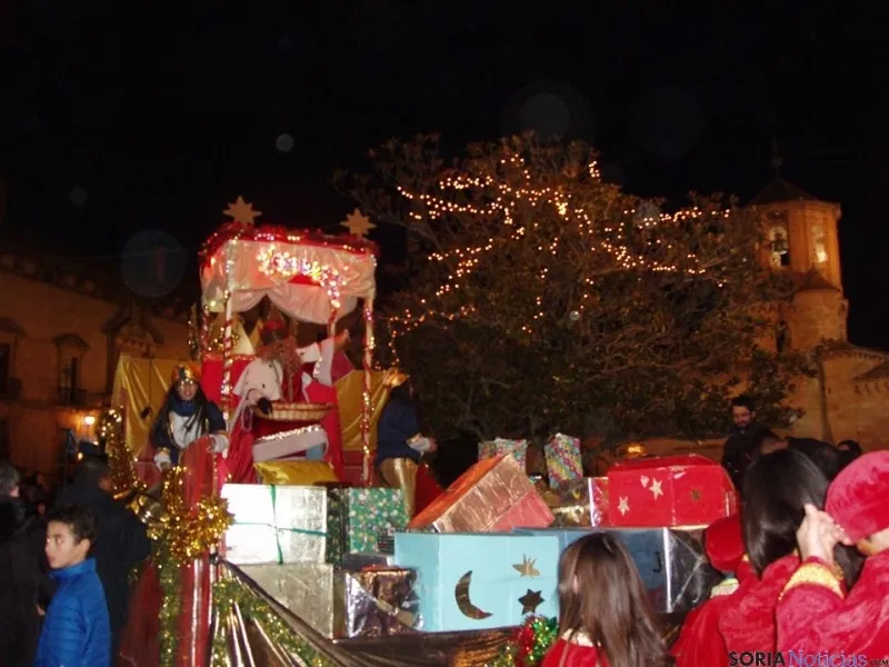 Los pequeños, felices esta noche en Almazán. 