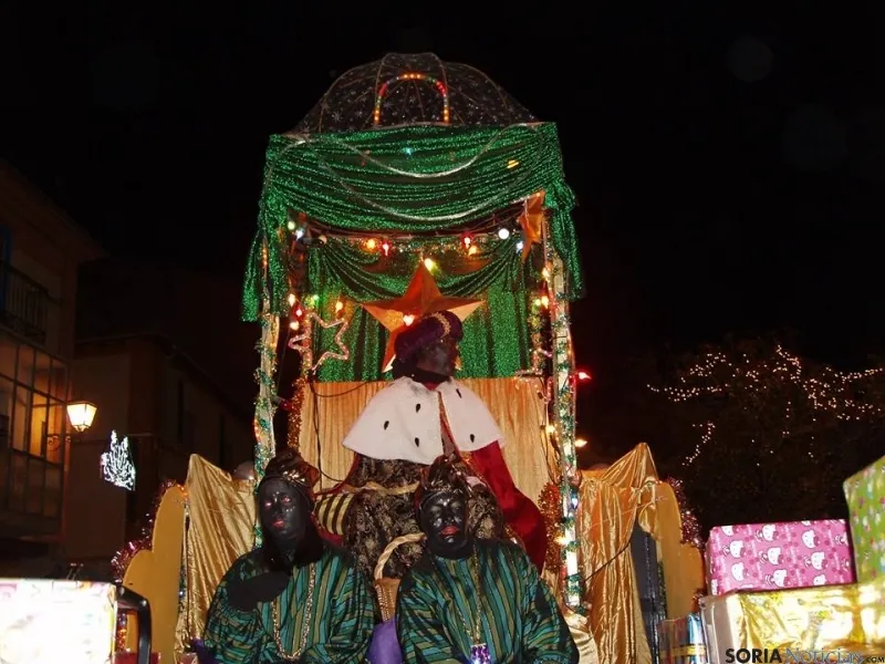 Los pequeños, felices esta noche en Almazán. 