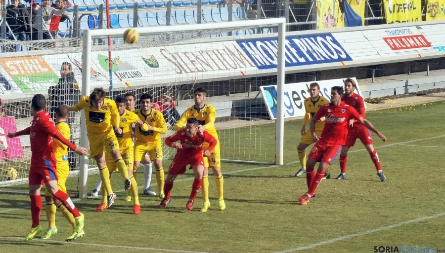 Distintos lances del partido. / SN