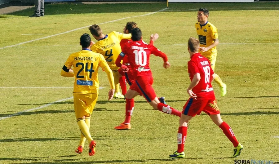Distintos lances del partido. / SN