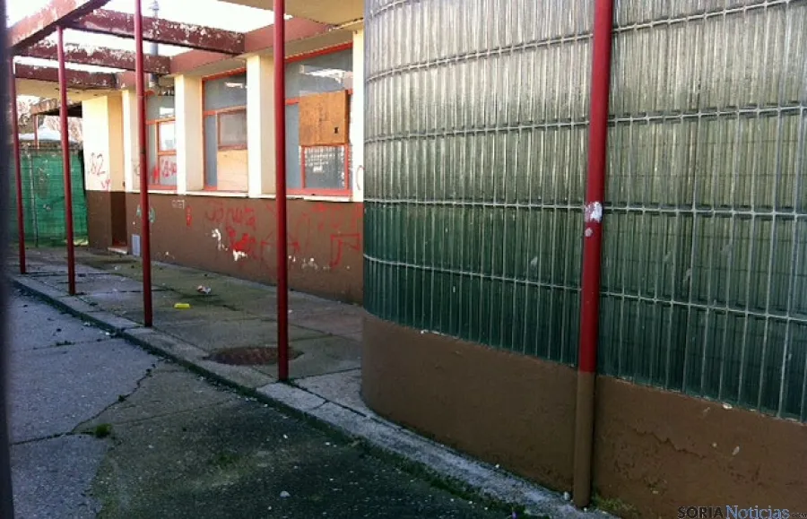 Imagen exterior del antiguo restaurante en el centro de la Dehesa. 