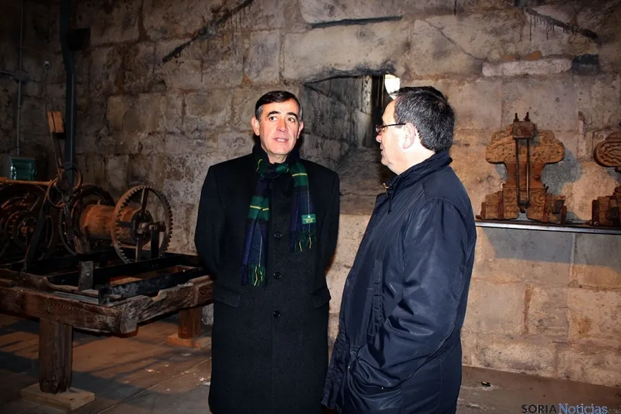 Antienza (dcha.) y Pardo, este miércoles en el campanario de la catedral. 
