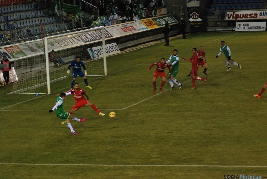 Diversos lances del partido. / SN