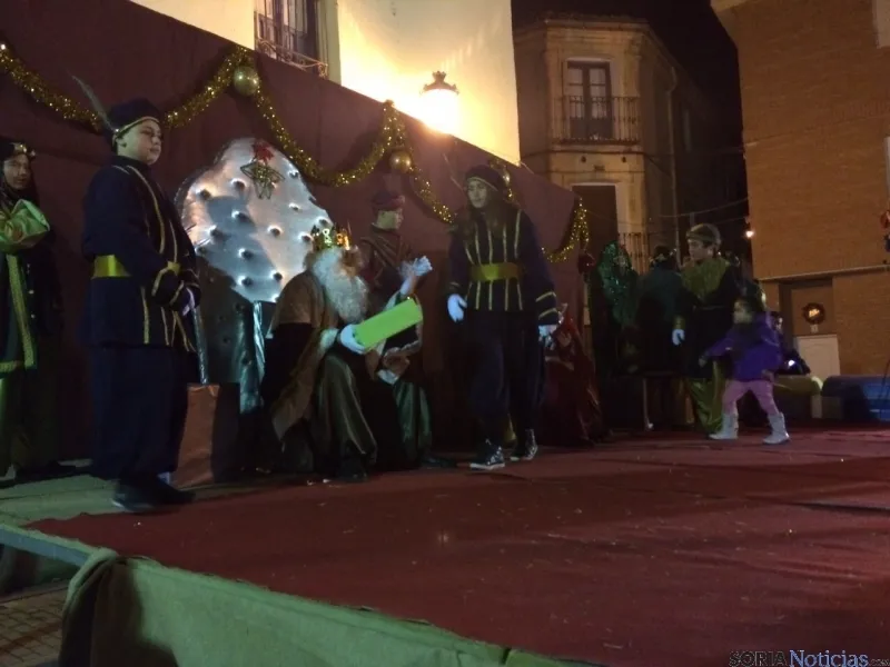 Los Reyes, en su visita a Arcos. / SN