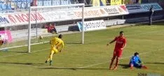 Distintos lances del partido. / SN