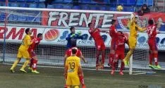 Distintos lances del partido. / SN