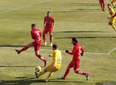 Distintos lances del partido. / SN
