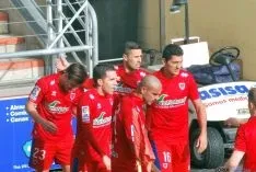 Distintos lances del partido. / SN