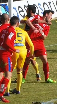 Distintos lances del partido. / SN