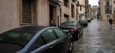 Algunos de los vehículos aparcados frente al Machado. / SN
