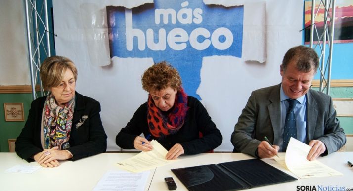 Molina (izda.) De Vicente y Arias en la firma.