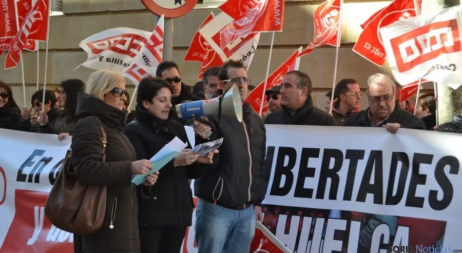 María José López, de UGT (izda.) junto a Ana Romero, de CC OO. / SN