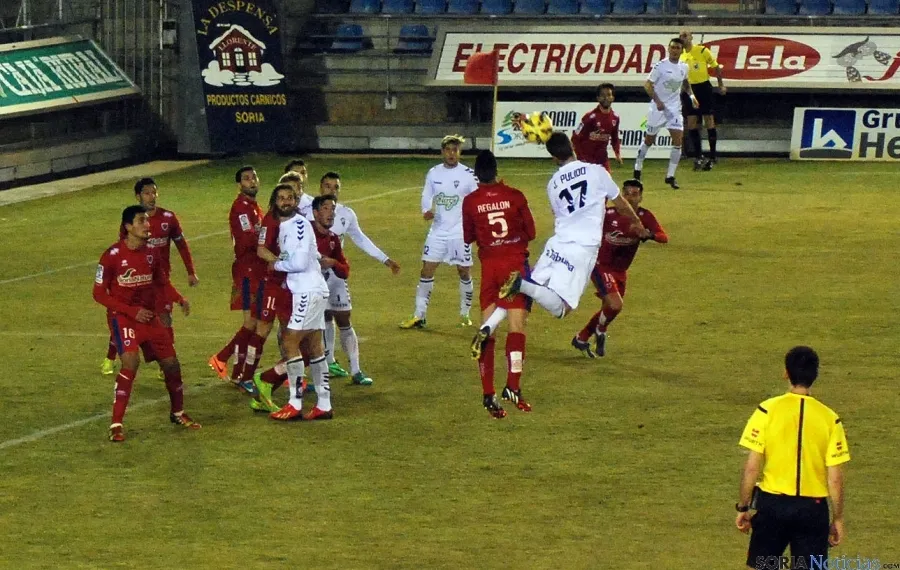 El Numancia no logra la victoria ante el Albacete en un partido sin mayor historia.  / SN