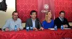 De Lózar (izda.), Espada, Álvarez de Toledo y Corcuera, esta tarde en el Casino. / SN
