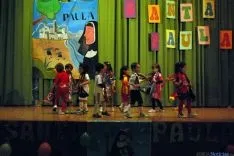 Los pequeños de Escolapias en el escenario. / SN
