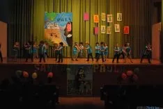 Los pequeños de Escolapias en el escenario. / SN