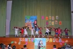 Los pequeños de Escolapias en el escenario. / SN