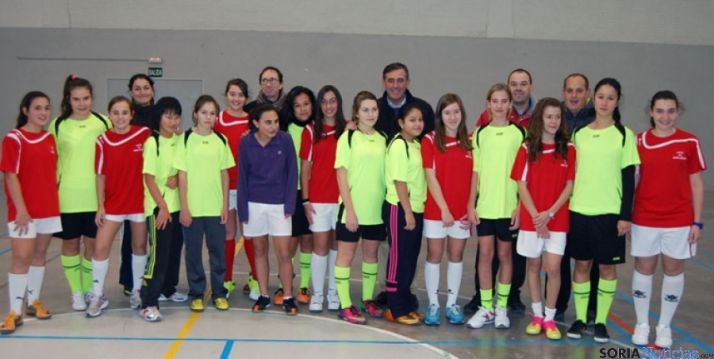 Jóvenes en los Juegos Escolares. / Dip