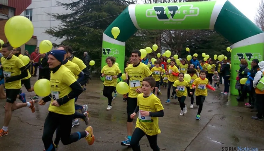 Foto 2 - Carrera solidaria en Almaz&aacute;n el D&iacute;a Internacional del C&aacute;ncer Infantil