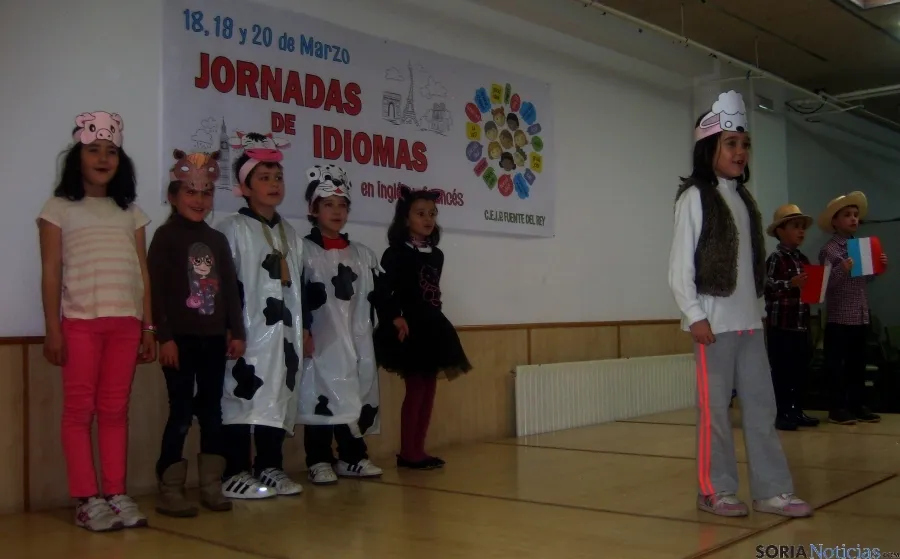 Los niños del colegio en las jornadas.