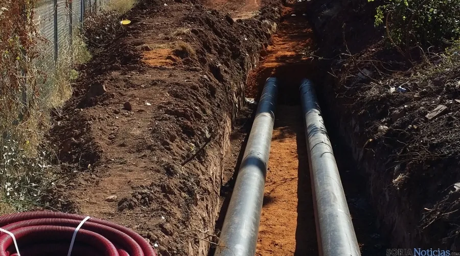 Tuberías de la red de calor de Rebi en Soria. / SN
