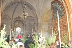 Imagen de la procesión tras bendecir las palmas. / SN