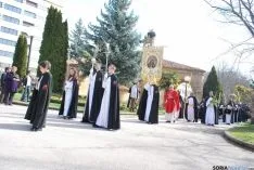 Imagen de la procesión tras bendecir las palmas. / SN
