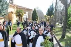 Imagen de la procesión tras bendecir las palmas. / SN