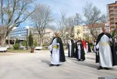 Imagen de la procesión tras bendecir las palmas. / SN
