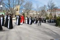 Imagen de la procesión tras bendecir las palmas. / SN