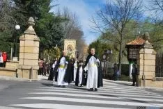 Imagen de la procesión tras bendecir las palmas. / SN