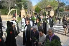 Imagen de la procesión tras bendecir las palmas. / SN