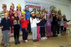 Los niños del colegio en las jornadas.