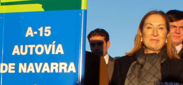 Ana Pastor en su visita a la A-15 en noviembre de 2013. / SN