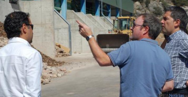 Técnicos y concejales en la Planta de Golmayo