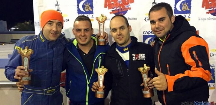 El equipo soriano con sus trofeos. 