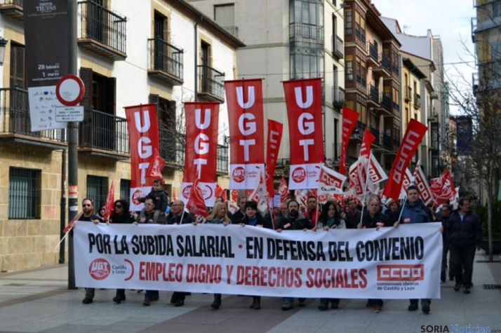 Los sindicatos denuncian que se ha vuelto a los a&ntilde;os setenta y exigen convenios para todos