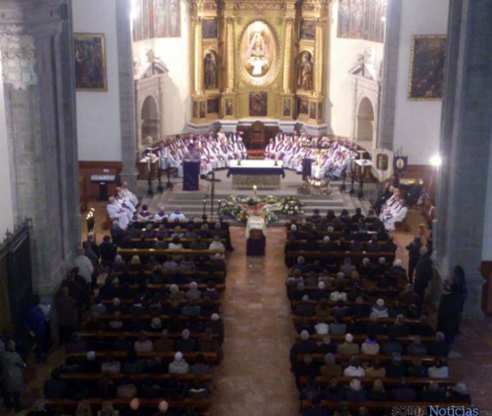 Ágreda da su último adiós al párroco Saturio Peña
