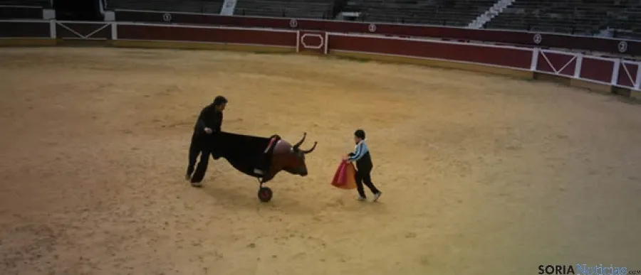 Alumnos del San José celebrando el Viernes de Toros