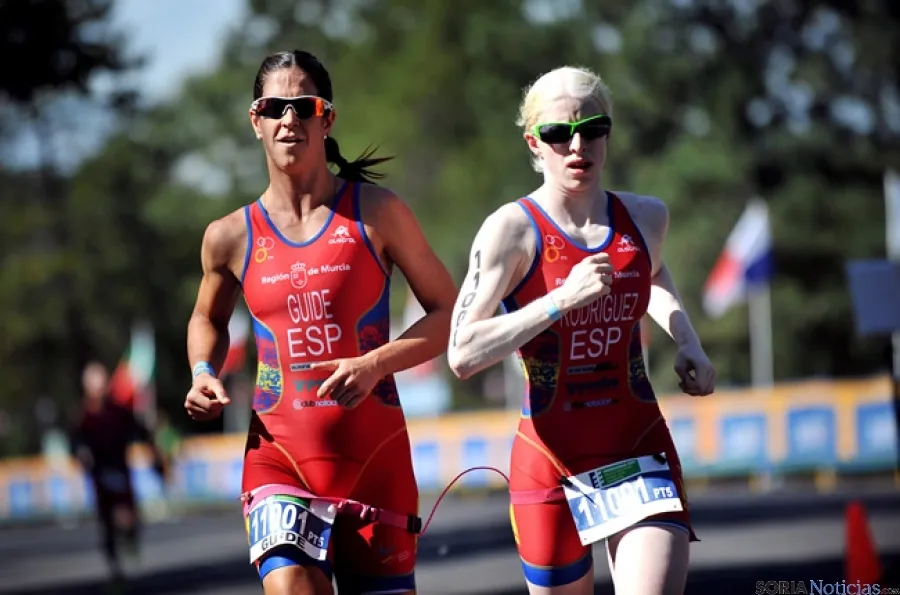 Atletas de paratriatlón