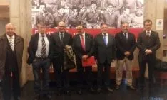 Foto familia de la primera mesa redonda