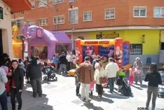 Ambiente festivo en el barrio del Calaverón. / SN