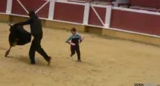 Alumnos del San José celebrando el Viernes de Toros